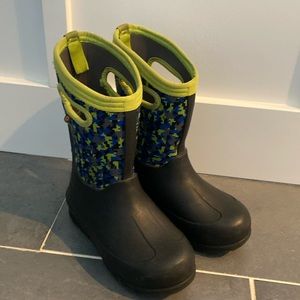 BOGS kids/youth size 2 waterproof winter boot